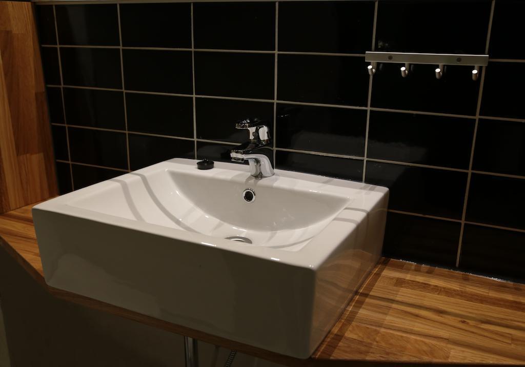 Hotelli Ville Apartment Tampere Oda fotoğraf